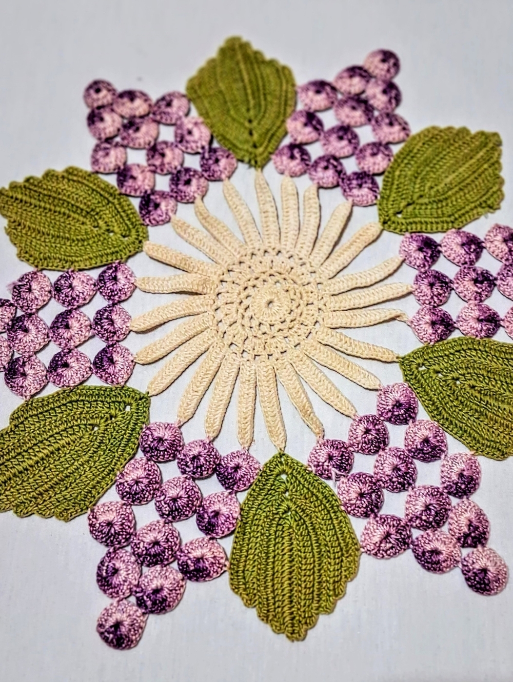 Vintage Hand Crocheted Grape & Leaves Doily 🍇